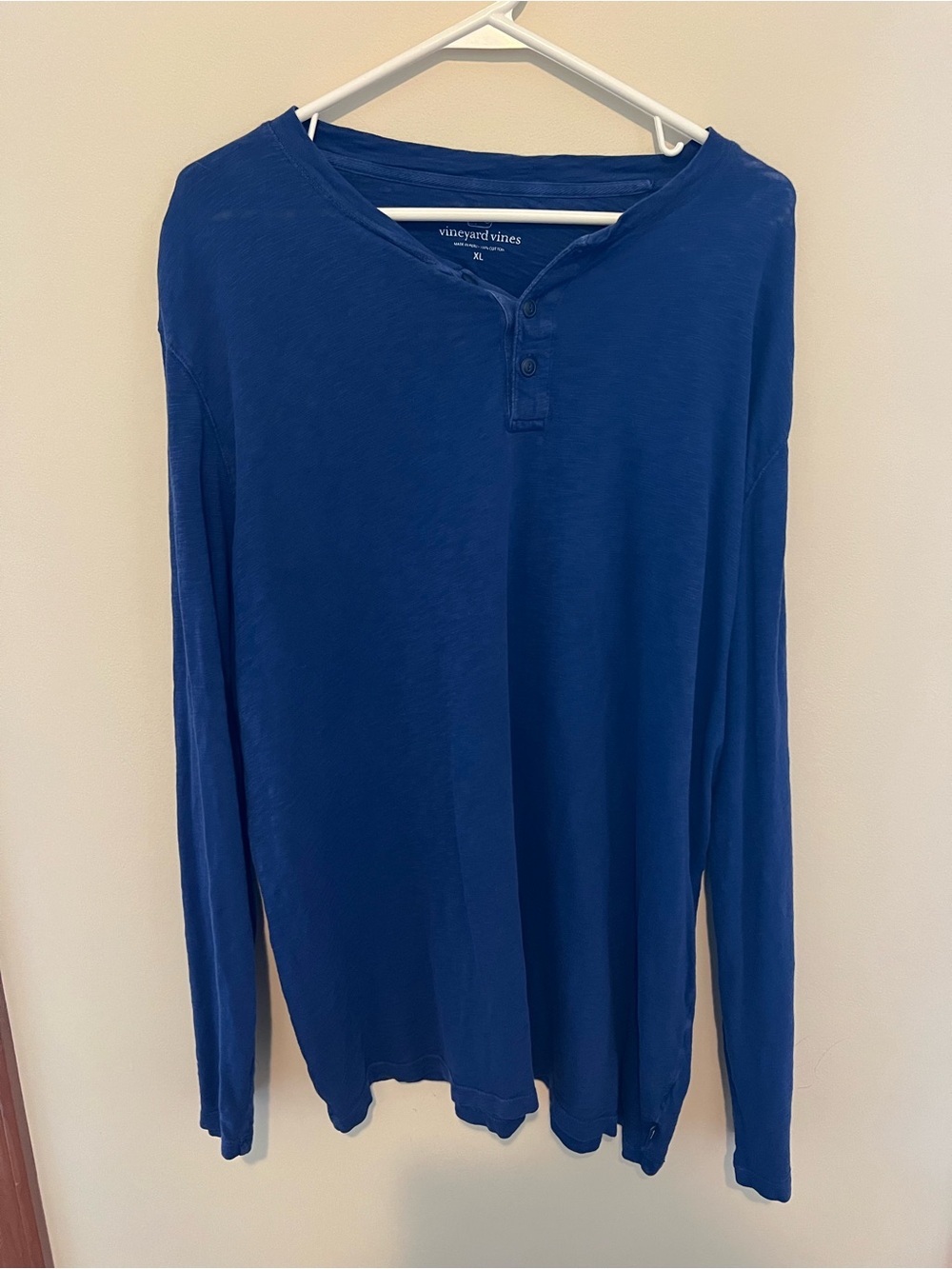 Vineyard Vines Men's Long-Sleeve Henley in Deep Blue